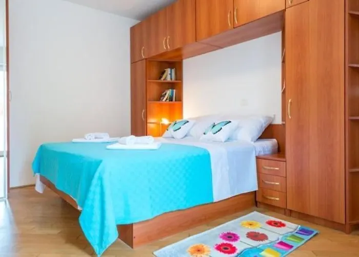 Feel Good - Two-bedroom With Terrace And Garden View Apartmán *