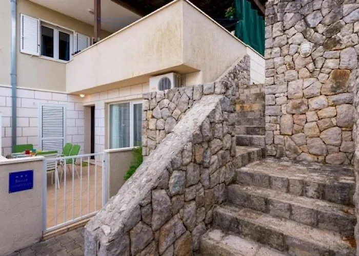 Feel Good - Two-bedroom With Terrace And Garden View Апартаменты