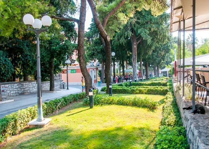 Апартаменты Feel Good - Two-bedroom With Terrace And Garden View Дубровник